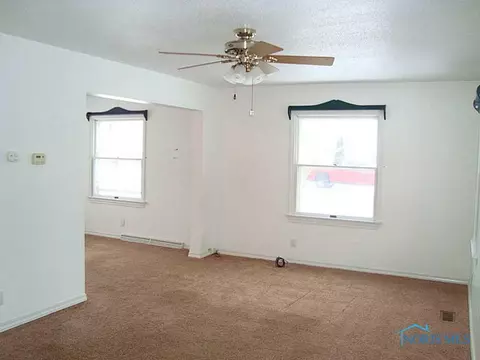 101 Guy St, Walbridge, OH 43465 photo 5