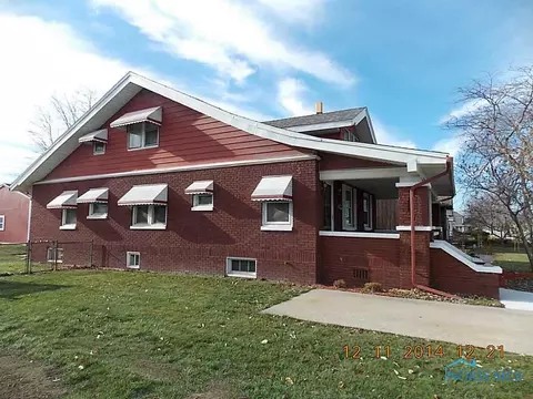 212 E Perry St, Walbridge, OH 43465 photo 2
