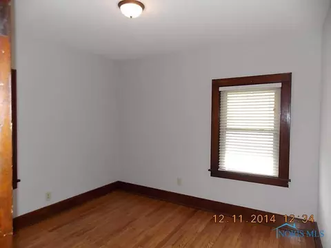 212 E Perry St, Walbridge, OH 43465 photo 16
