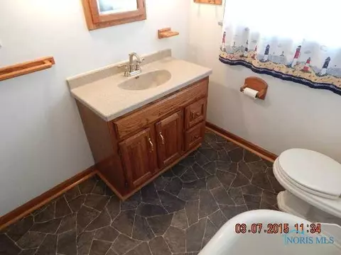 212 E Perry St, Walbridge, OH 43465 photo 9