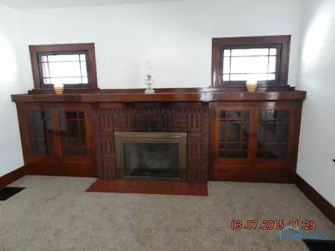 212 E Perry St, Walbridge, OH 43465 photo 6