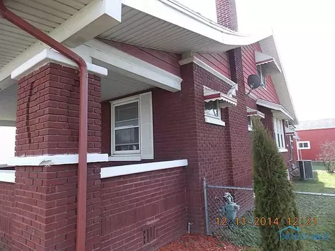 212 E Perry St, Walbridge, OH 43465 photo 3