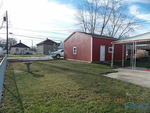 212 E Perry St, Walbridge, OH 43465 photo 4