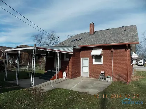 212 E Perry St, Walbridge, OH 43465 photo 5
