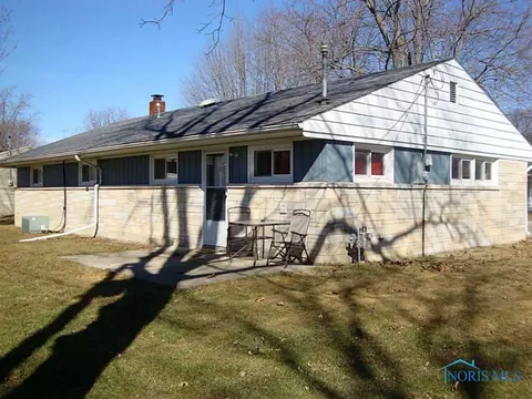 215 Degroff Ave, Archbold, OH 43502 photo 4