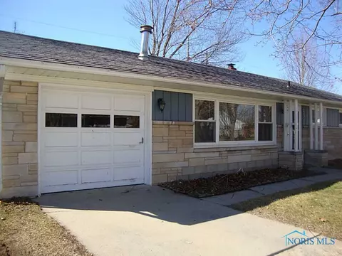 215 Degroff Ave, Archbold, OH 43502 photo 2