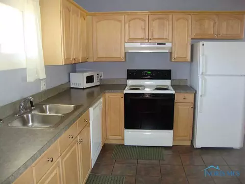 215 Degroff Ave, Archbold, OH 43502 photo 9