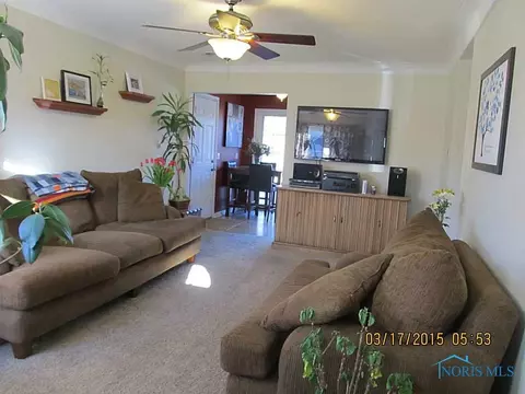 1064 Scribner St, Maumee, OH 43537 photo 2
