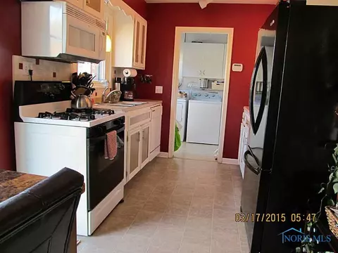 1064 Scribner St, Maumee, OH 43537 photo 4