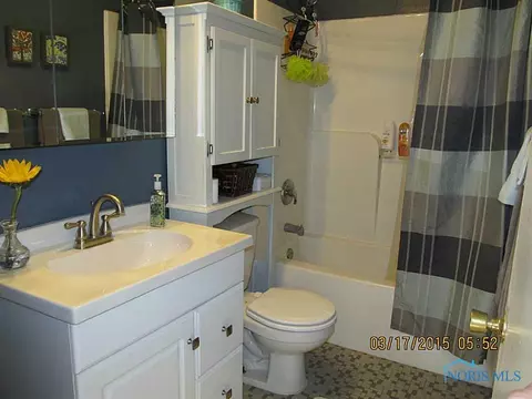1064 Scribner St, Maumee, OH 43537 photo 9