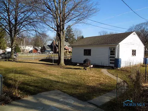 2835 Castleton Ave, Toledo, OH 43613 photo 15
