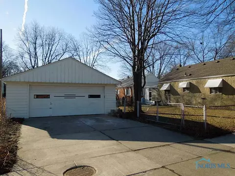 2835 Castleton Ave, Toledo, OH 43613 photo 14