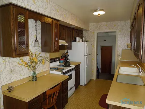 2835 Castleton Ave, Toledo, OH 43613 photo 10