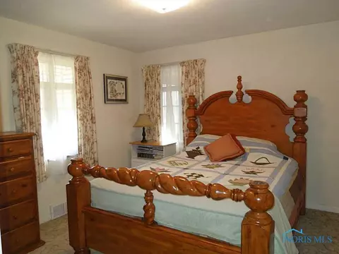 2835 Castleton Ave, Toledo, OH 43613 photo 3