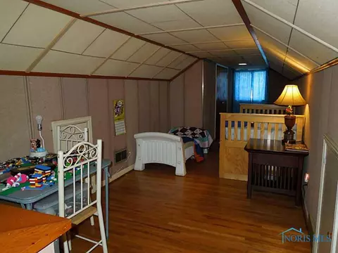 2835 Castleton Ave, Toledo, OH 43613 photo 6