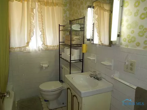 2835 Castleton Ave, Toledo, OH 43613 photo 4