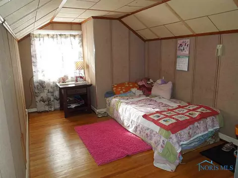 2835 Castleton Ave, Toledo, OH 43613 photo 9