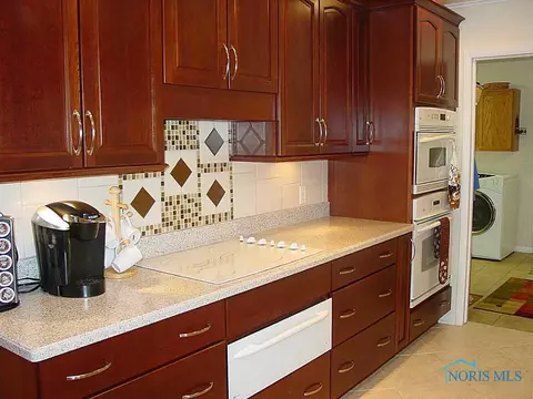 600 Circle Dr, Bryan, OH 43506 photo 5