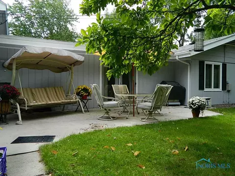 600 Circle Dr, Bryan, OH 43506 photo 2