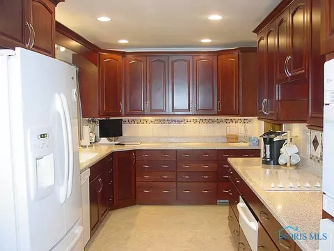 600 Circle Dr, Bryan, OH 43506 photo 4