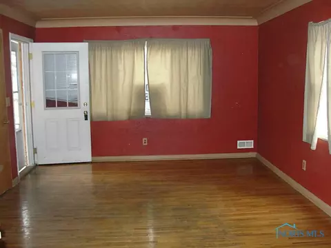 2119 Perth St, Toledo, OH 43607 photo 2