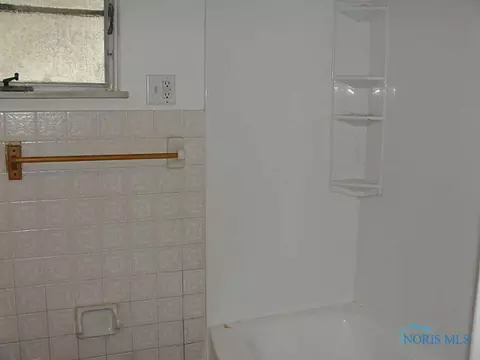 2119 Perth St, Toledo, OH 43607 photo 4