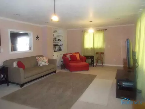 519 Cherry St, Wauseon, OH 43567 photo 2