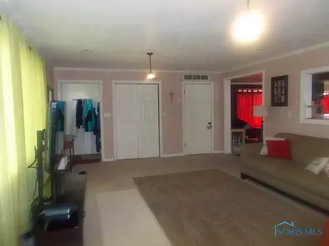 519 Cherry St, Wauseon, OH 43567 photo 3