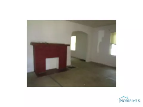 2035 Clinton St, Toledo, OH 43607 photo 3