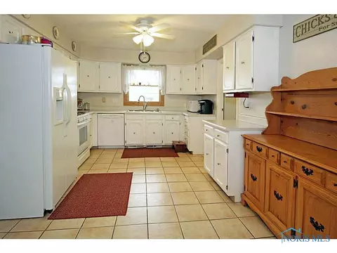 219 E South St, Wayne, OH 43466 photo 7