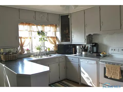 318 E Main St, Wayne, OH 43466 photo 3