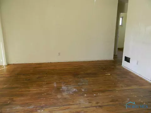 802 Ranch Dr, Toledo, OH 43607 photo 3
