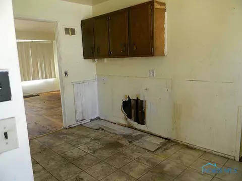 802 Ranch Dr, Toledo, OH 43607 photo 4
