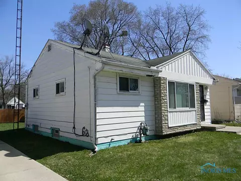 802 Ranch Dr, Toledo, OH 43607 photo 2