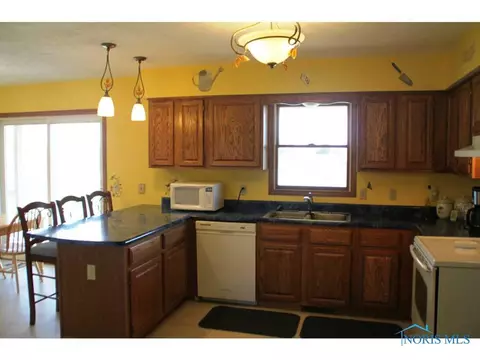 3909 Douglas Rd, Bradner, OH 43406 photo 4