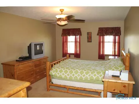 3909 Douglas Rd, Bradner, OH 43406 photo 9