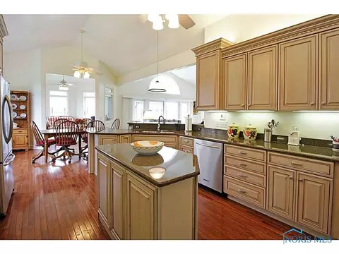 321 River Bend Ln, Maumee, OH 43537 photo 5