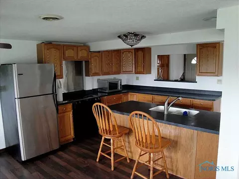 5105 Keller Rd, Walbridge, OH 43465 photo 3