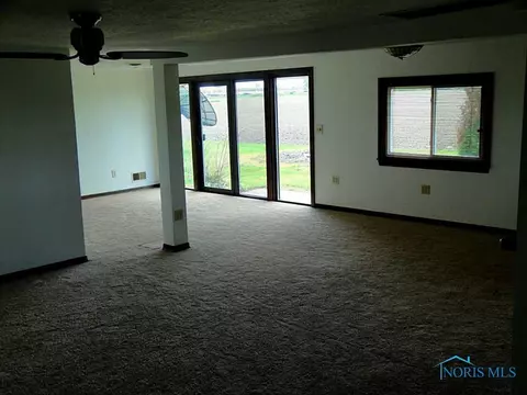 5105 Keller Rd, Walbridge, OH 43465 photo 2
