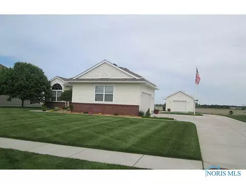 27768 Apache St, Walbridge, OH 43465 photo 2