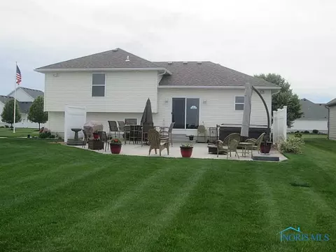 27768 Apache St, Walbridge, OH 43465 photo 8