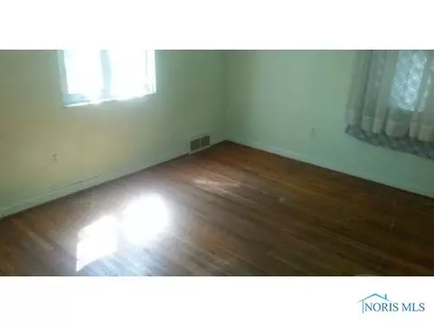 1919 Richmond Rd, Toledo, OH 43607 photo 2