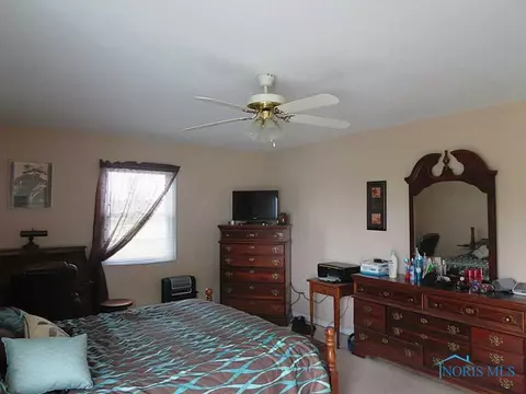 29275 E Broadway St, Walbridge, OH 43465 photo 9