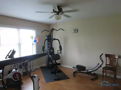 29275 E Broadway St, Walbridge, OH 43465 photo 11