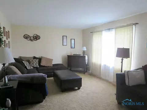 29275 E Broadway St, Walbridge, OH 43465 photo 7