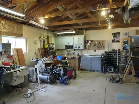 29275 E Broadway St, Walbridge, OH 43465 photo 17