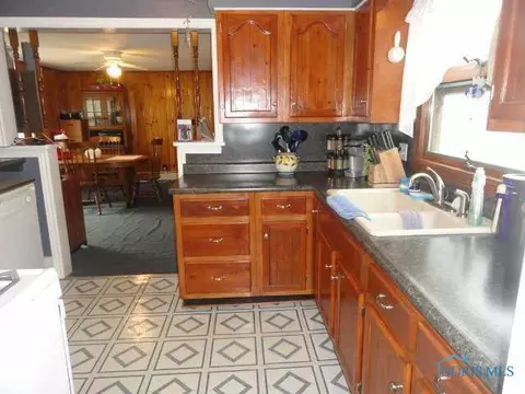 217 E Plum St, Deshler, OH 43516 photo 6