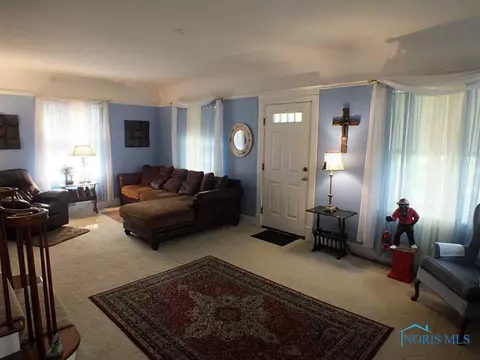 418 E Dudley St, Maumee, OH 43537 photo 2