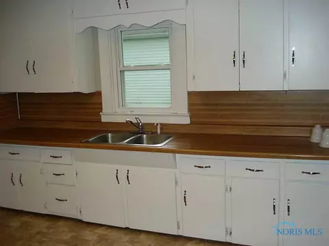 413 E Main St, Napoleon, OH 43545 photo 8