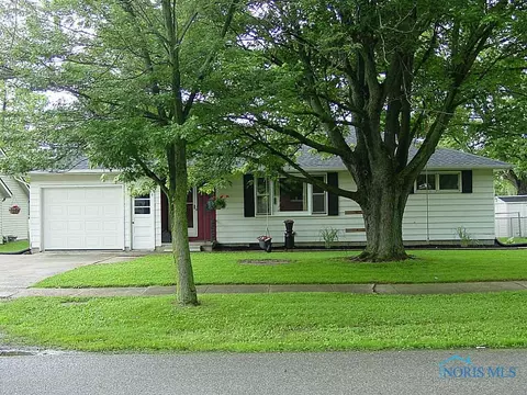 412 Olive Dr, Bryan, OH 43506 photo 1